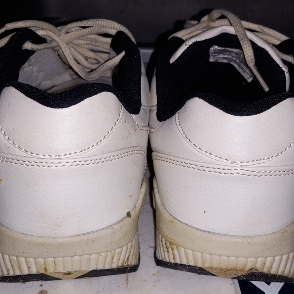 Nike tennis shoes cream size 12 - Picture 2 of 6